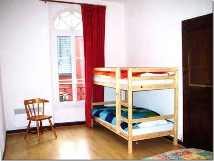 Chambre côté lits superposés - double vitrage