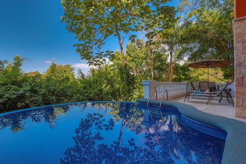Villa Atardecer: Rainforest Luxury-Prime Location!