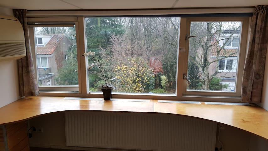 Nice quiet room with beautifull view on garden.