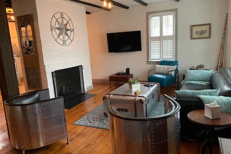 THE NEWPORT TREE HOUSE MEMORIAL BLVD WEST DOWTOWN