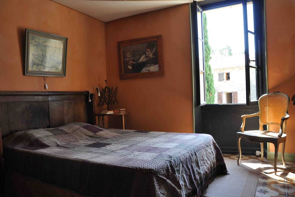 La chambre qui sera à votre disposition.
