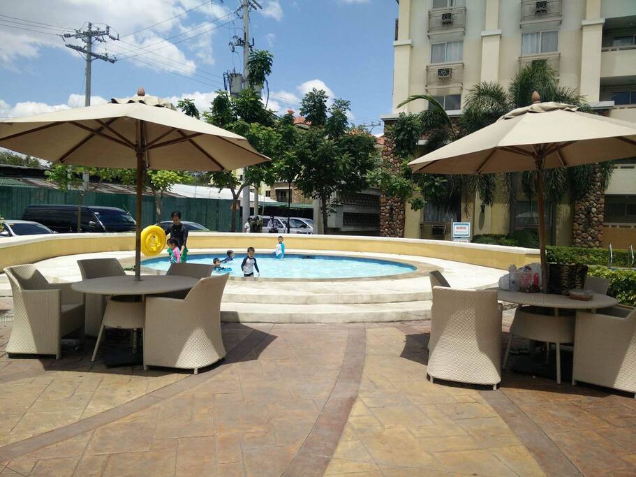 Nice Cozy pool for the Children & the other side of the pool for the Adult...