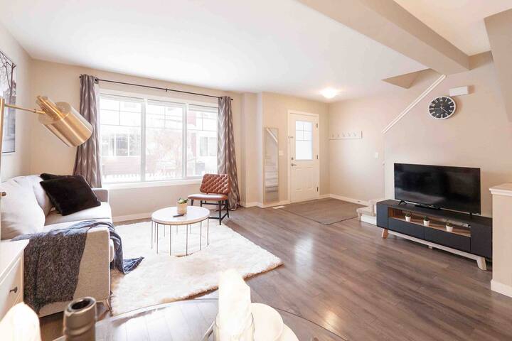 Your Dream 2-Bedroom Townhouse Awaits Near U of M gallery image 5