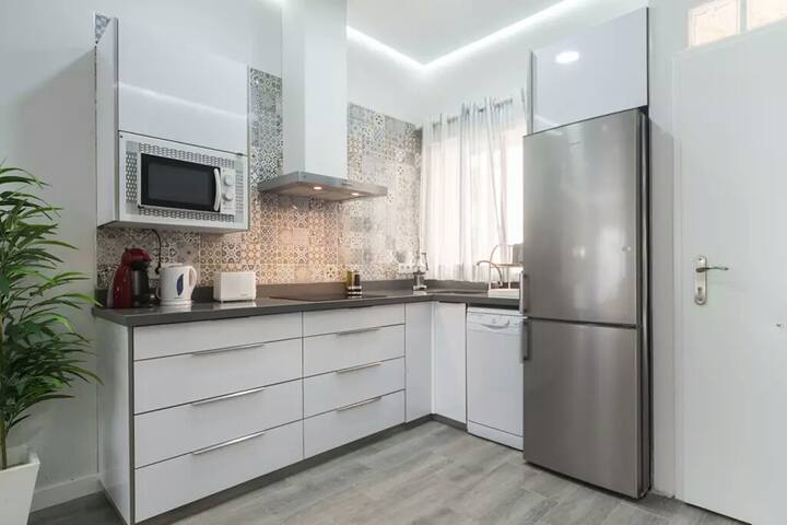 Jacuzzi| 6Pax | Queen bed| A/C| Fast Wifi| Pets F. gallery image 3