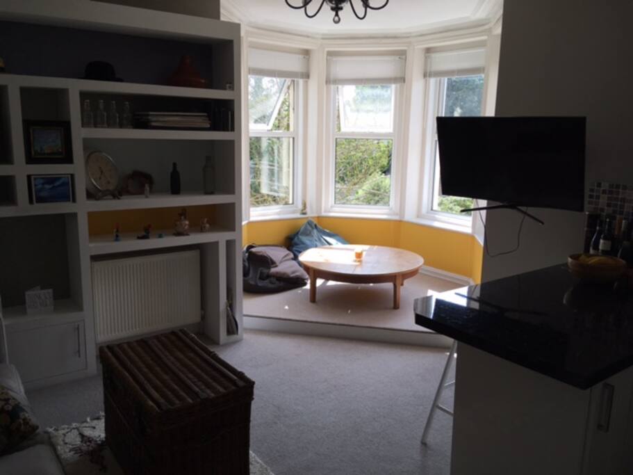 living room with TV and chilling 'Moroccan' area