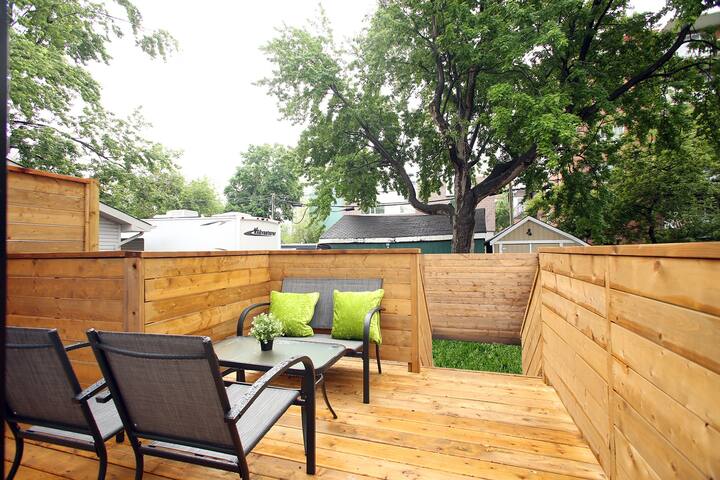 New & Luxe 3BR Home in Central Toronto gallery image 3