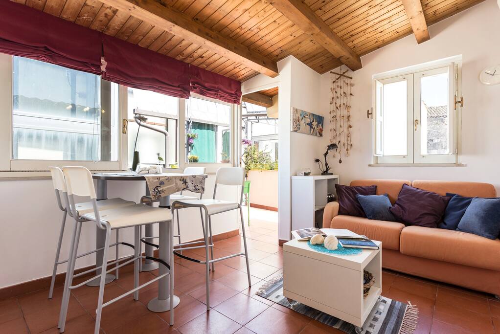 the living room with direct access to the small terrace