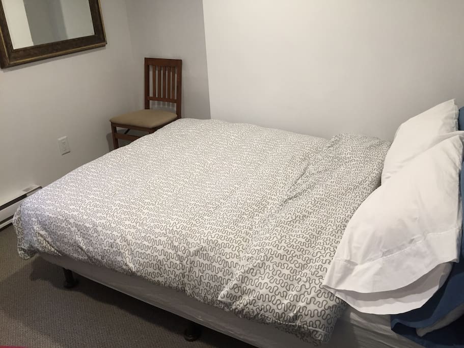 Double bed, four pillows, clean cotton sheets and towels