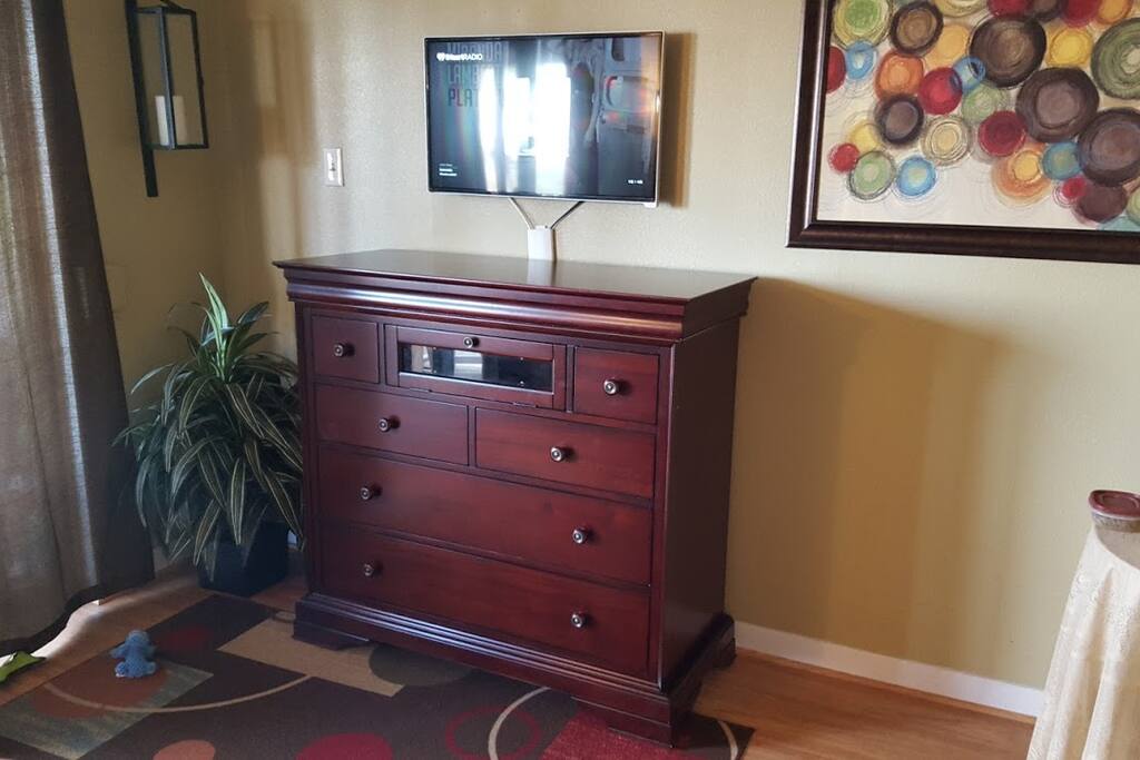 LARGER SCREEN TV THAN IN PICTURE