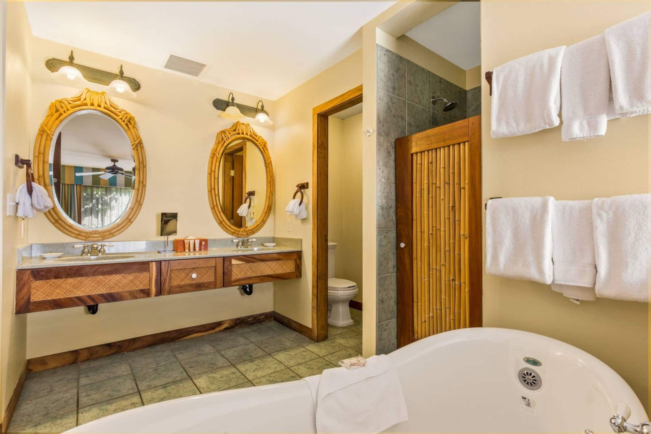 Condo in Kailua-Kona · ★4.81 · 2 bedrooms · 2 beds · 2 baths - Image 17