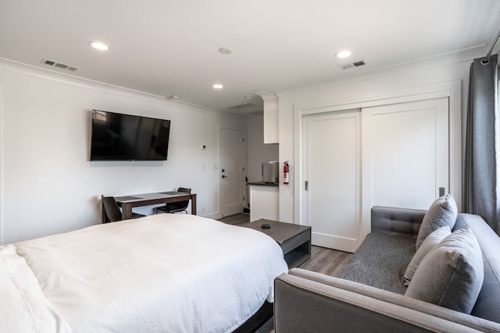 Spacious New Suite With Private Entry Wet Bar Official East Palo Alto California Ca Usa 1 Bedroom 1 Bathroom