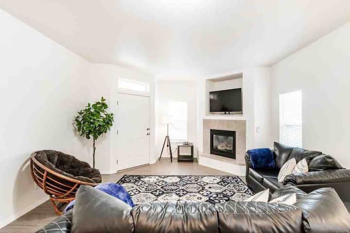 Spacious Cheerful Townhouse (No Pets Allowed) - Twin Falls, ID