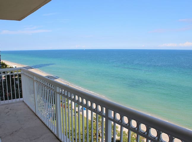 Direct Oceanfront One Bedroom NICE!