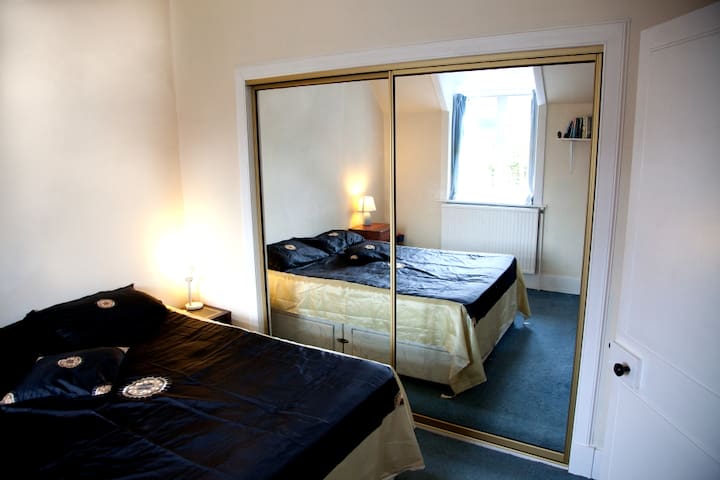 Double ensuite bedroom 
