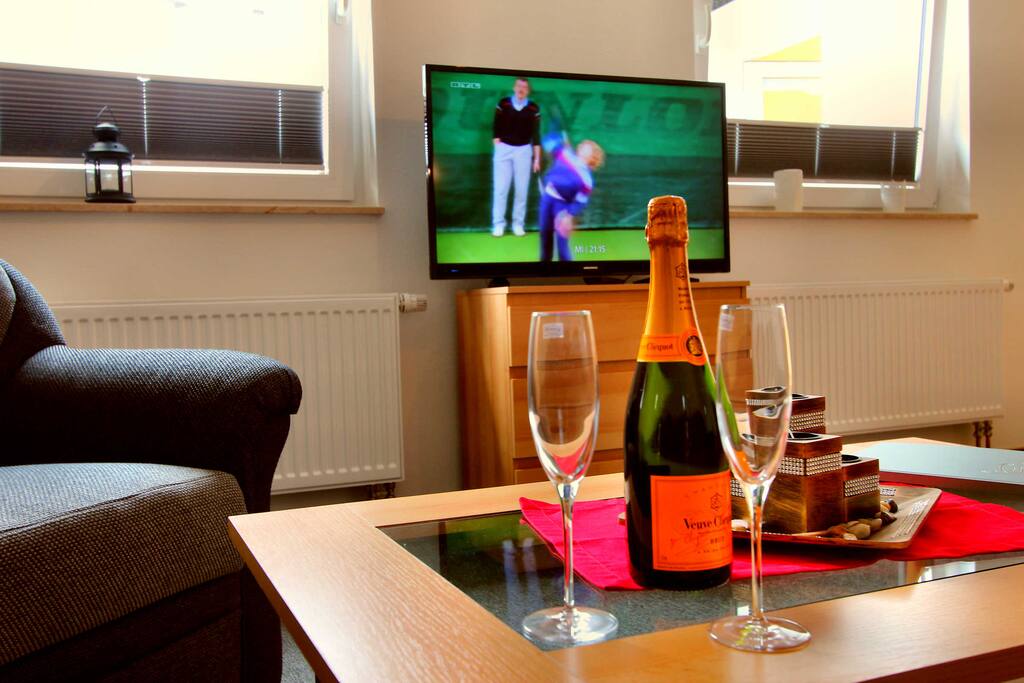 Wohnbereich mit Full-HD-TV