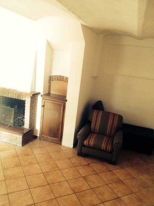 Fire place and firewood for proper italian pizzas.