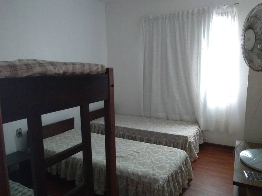 Quarto do meio, com 4 camas (Sem Ar Condicionado)