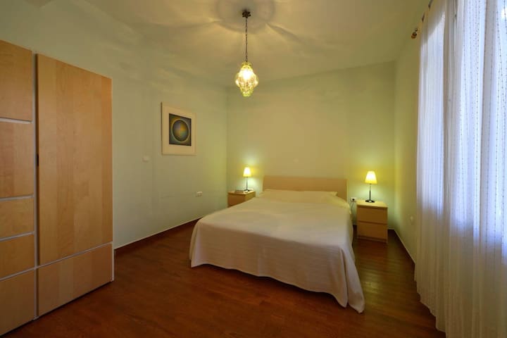 Walk to all archeological sites gallery image 2