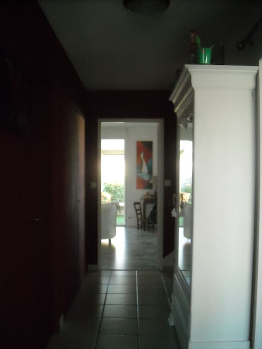 hall d'entrée vers le salon et la véranda
