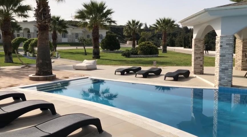 DON Mansion  Deluxe Serviced Villa