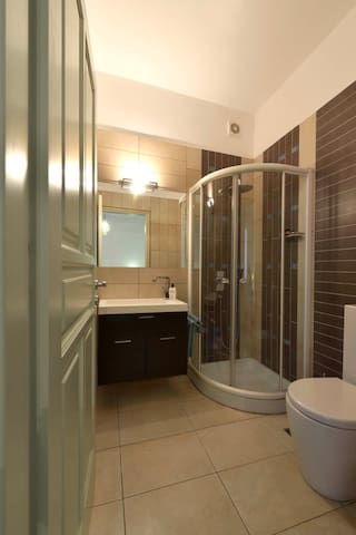 Walk to all archeological sites gallery image 3