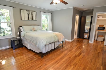 Private suite between University & Midtown