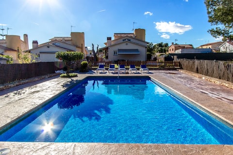 CASA MONTSE BARA, PRIVATE POOL, WIFI AND GARDEN