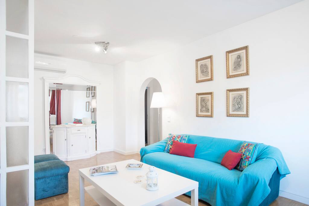 Sala de estar com sofá cama duplo