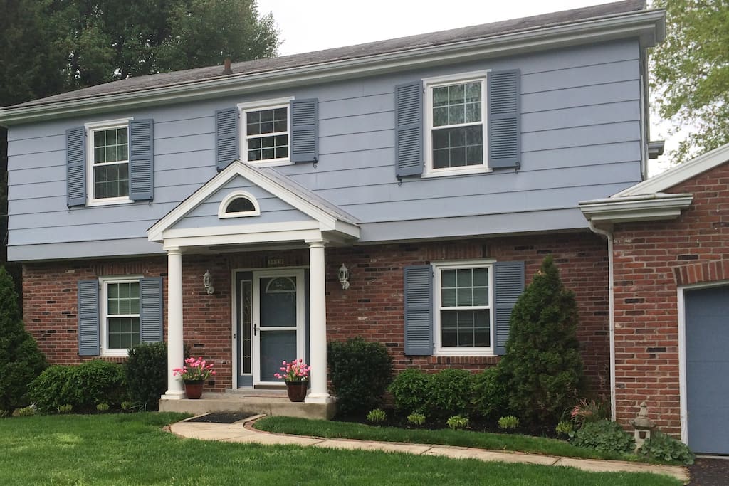 Traditional style Louisville home. Large double wide driveway.