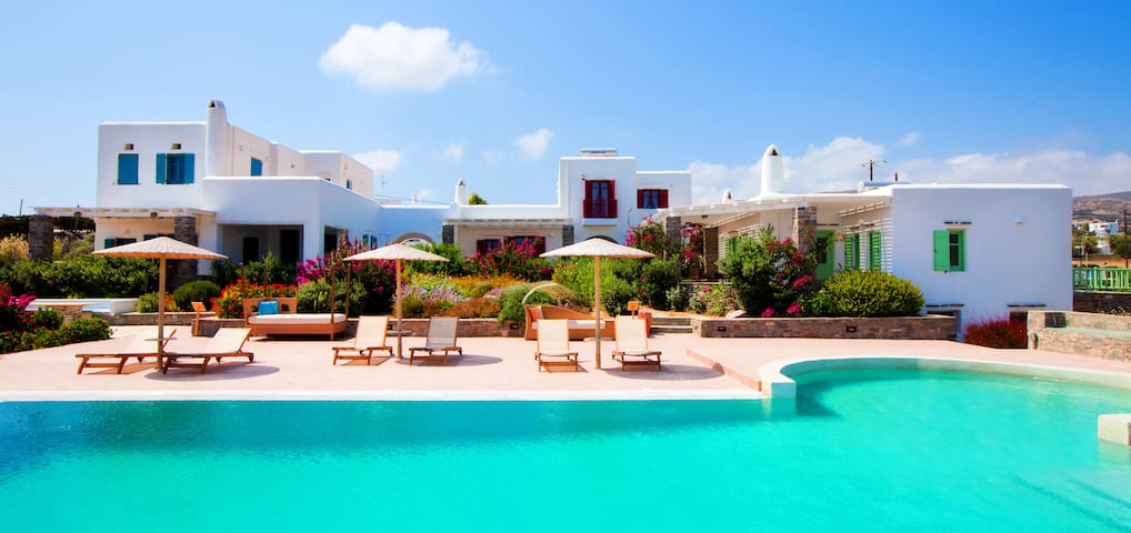 Elegant villa for 8 in a luxury complex in Paros