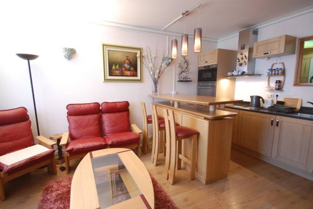 THE MAIN ROOM