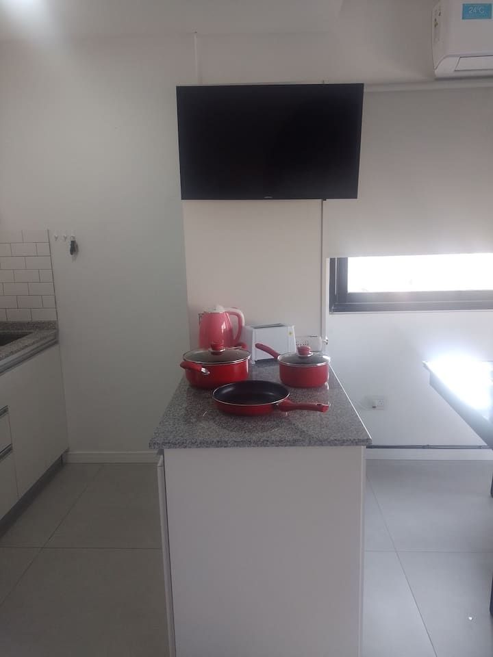 Studio novo de frente para a rua em San Telmo