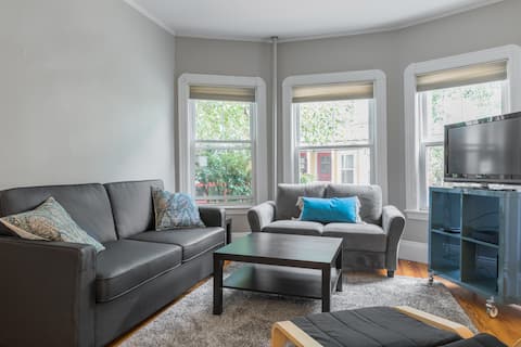 Cozy Cambridge 2BR Apartment With Parking Spot