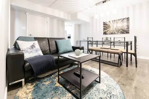 Top performing Airbnb: 3BR Private & Convenient Garden Level Suite in Renfrew Collingwood
