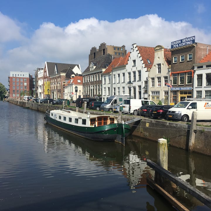 Boat Boutique; sleep on the canals of Zwolle