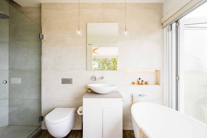 Bondi Beach Views from a Designer Duplex Penthouse gallery image 4