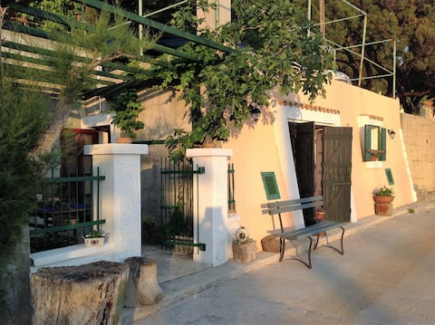 Popular Airbnb listing: Sunny beach place Tumbin in Općina Dugi Rat