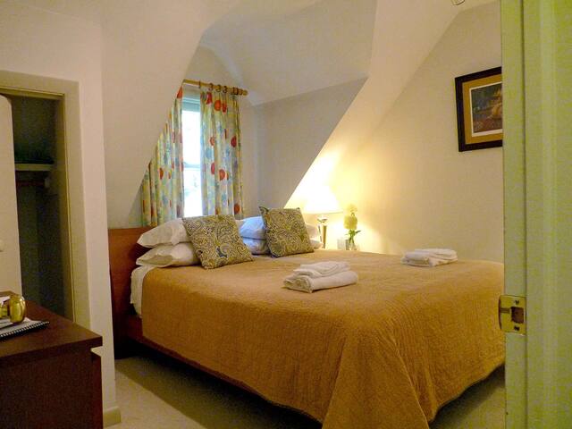 A Cozy room in a ★ Secluded Home ★ in the Woods