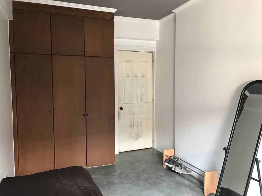 Cabinet side