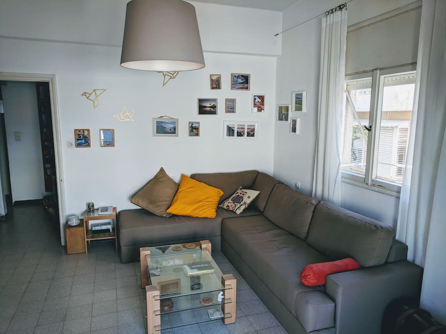 Living room (sofa can serve as double bed)
