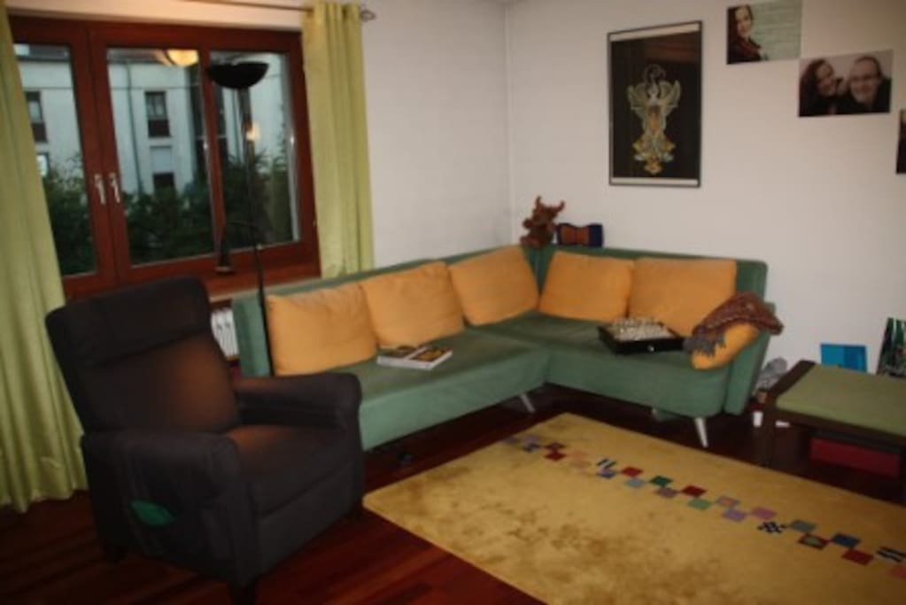 Wohnzimmer mit Schlafcouch für 2 Personen/ Living room with studio bed for 2 persons