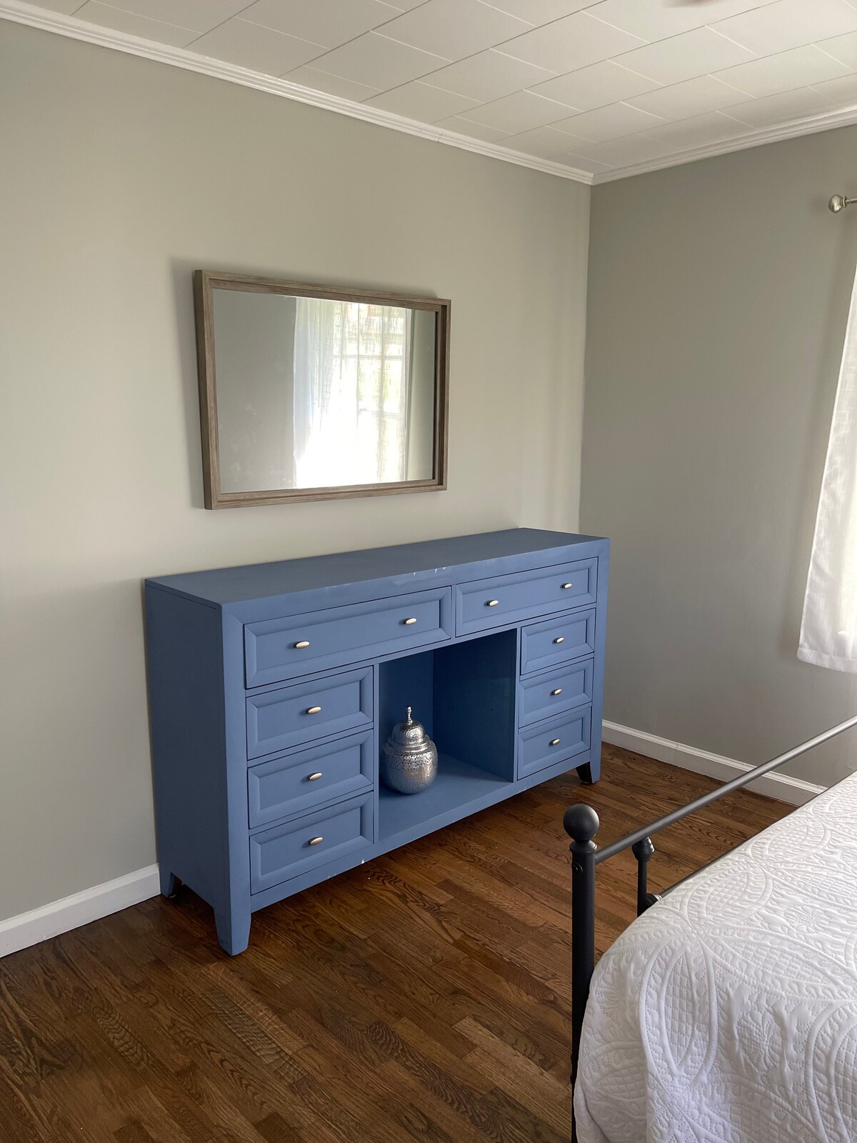 Walk to restaurants and downtown events!