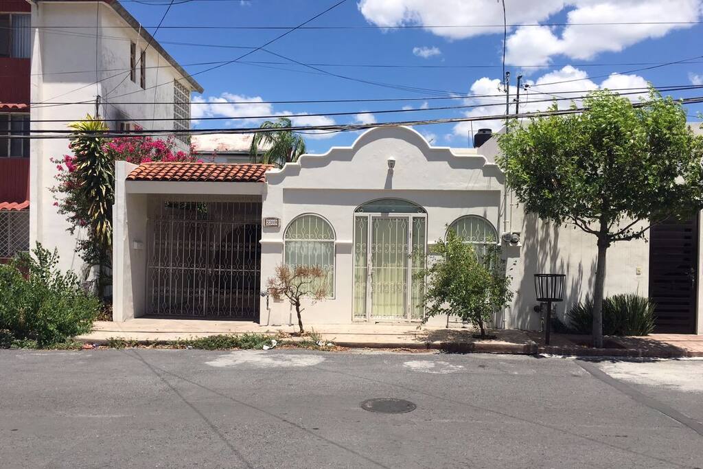 habitacion privada a 5 min del tec con wifi, aire acondicionado y calefaccion