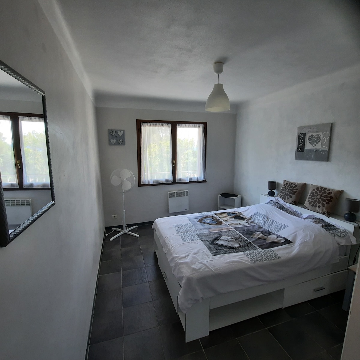 Chumba 1 cha kulala 2 chenye kitanda 140×190 upande wa kusini