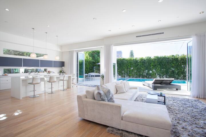 MODERN LUXURIOUS &PRIME LOCATION gallery image 2