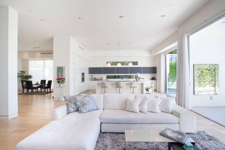 MODERN LUXURIOUS &PRIME LOCATION gallery image 3