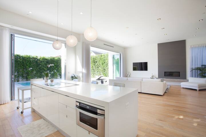 MODERN LUXURIOUS &PRIME LOCATION gallery image 4