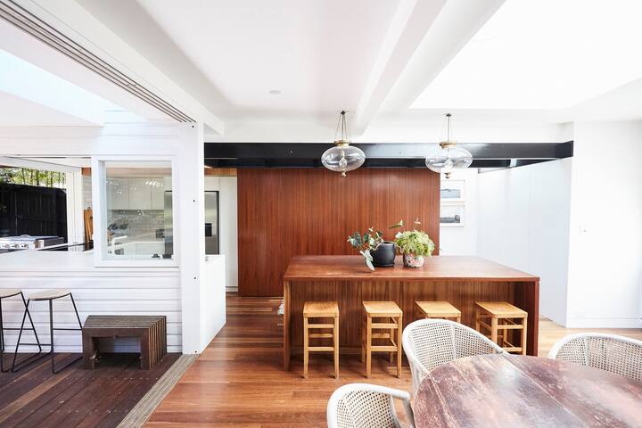 The Avenue gallery image 3