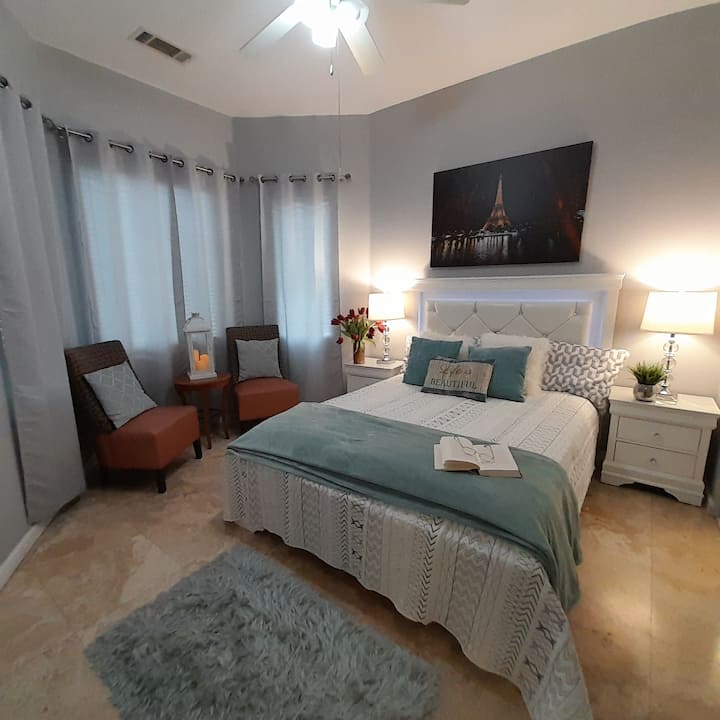 Chumba #6 Chumba cha kulala cha kujitegemea chenye kitanda cha Malkia kilicho na bafu kamili. 