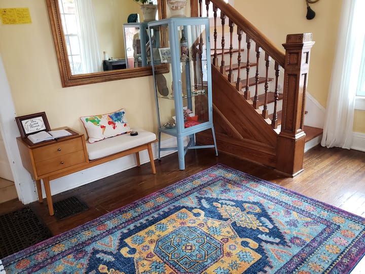 The Circus: A Holistic Homestay: Room3
